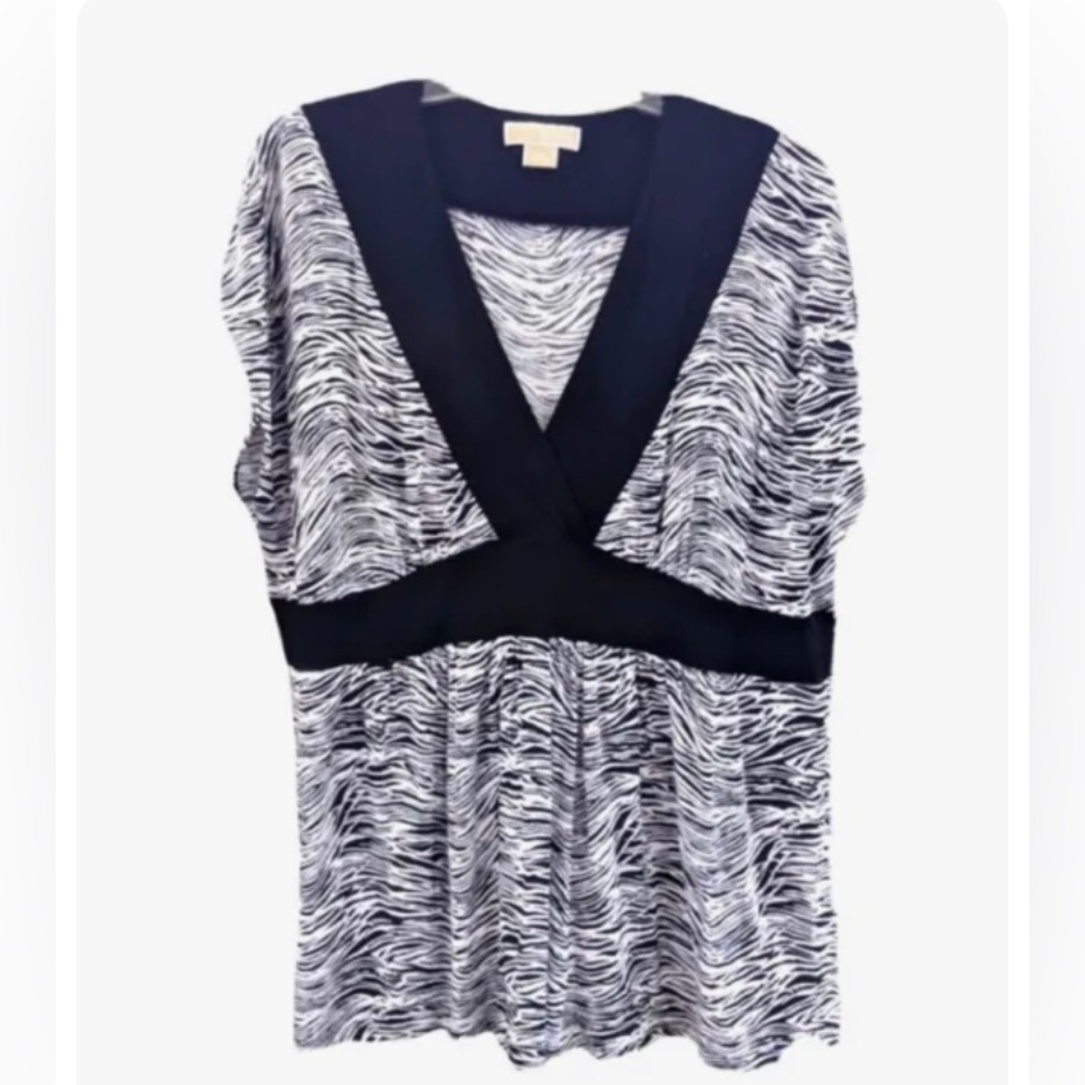 NWOT cond. 2X Michael Kors stretch black and white tunic 29” length cap sleeves